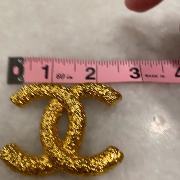 Authentic Chanel CC gold pin - Picture 7 of 8